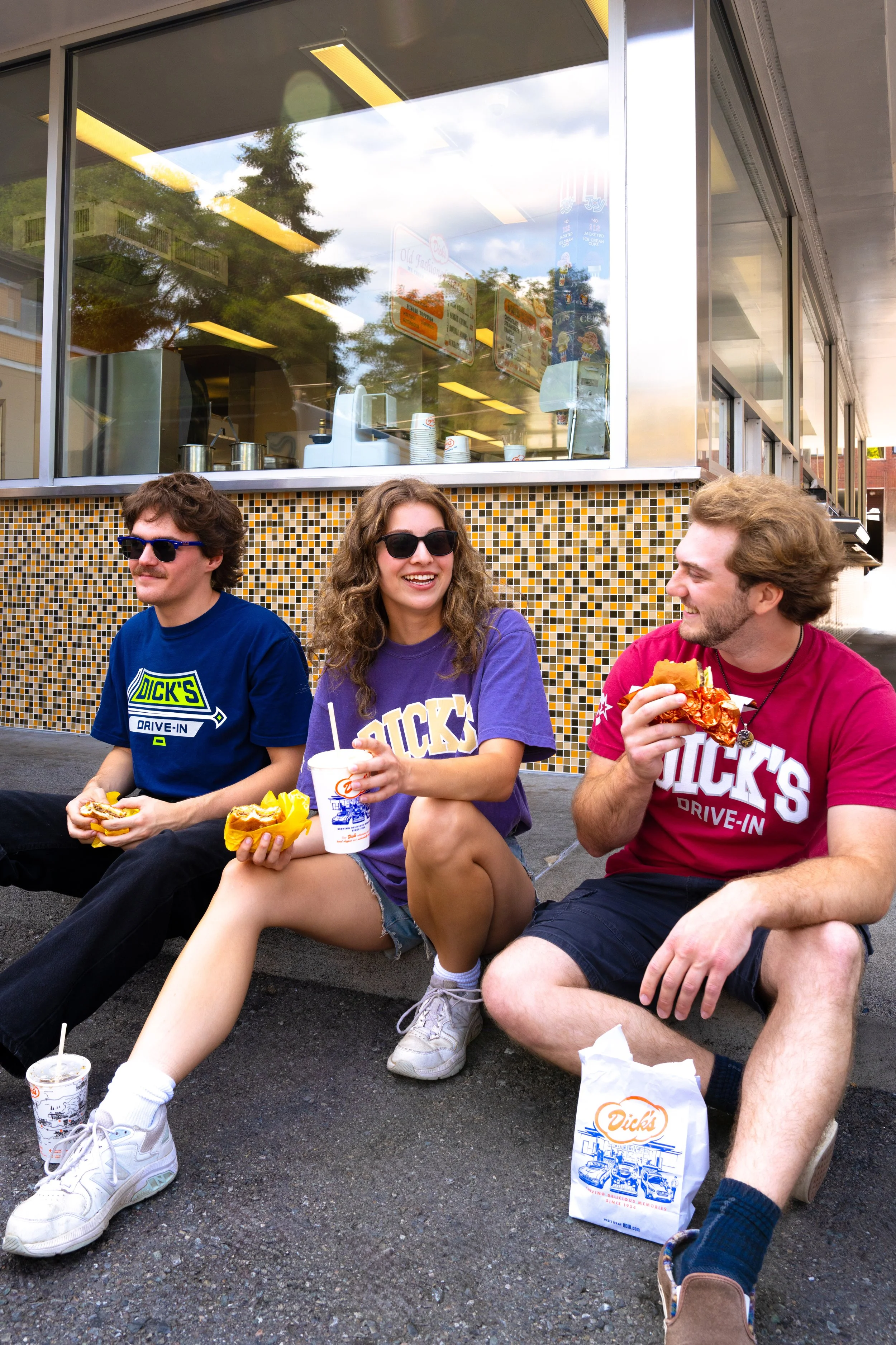 ディスイズザウェイページ Dick's Drive-In Restaurants | Serving Memories Since 1954